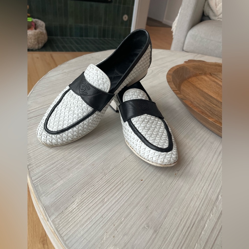 EUC Chanel black and white woven loafers